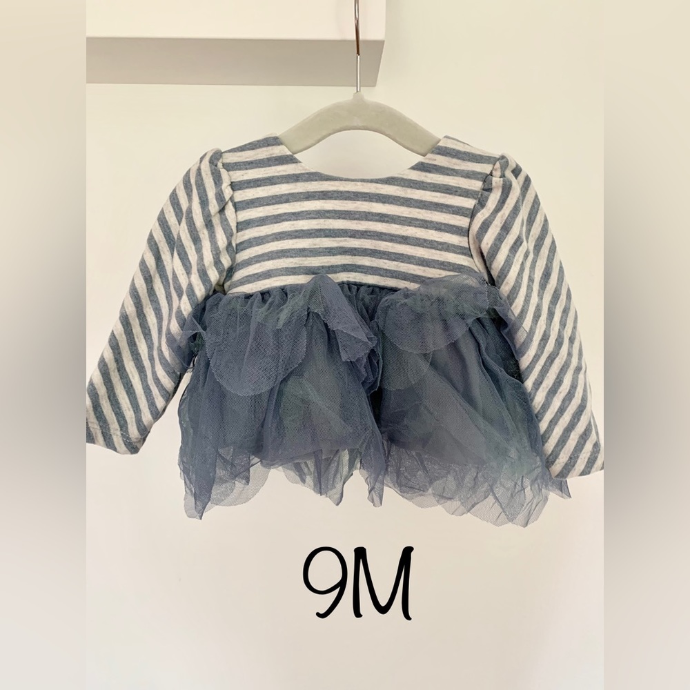 Isobella & Chloe top. Stain free. Pet free. Smoke free.